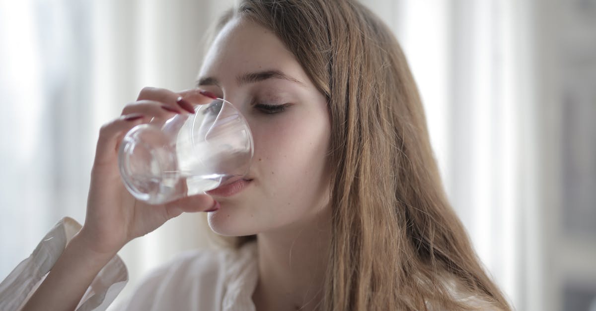 découvrez l'importance de l'hydratation pour votre santé et votre bien-être. découvrez comment rester bien hydraté peut augmenter votre niveau d'énergie, améliorer la santé de la peau et améliorer la fonction corporelle globale. Découvrez les conseils et stratégies d’experts pour vous assurer de boire suffisamment d’eau quotidiennement.