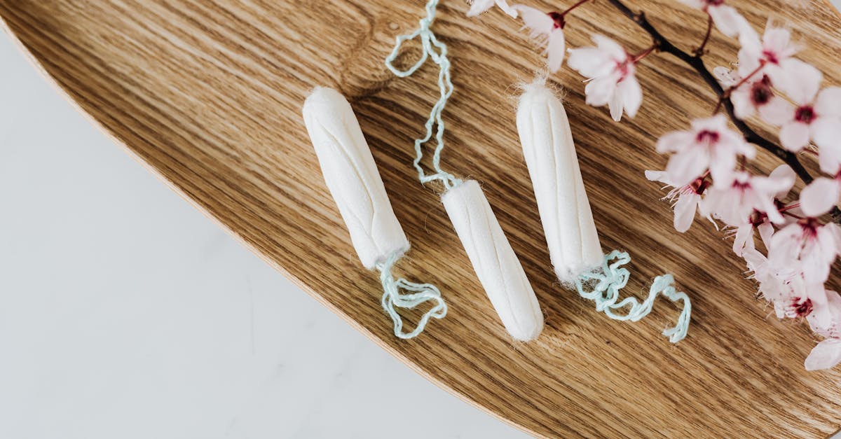 découvrez des stratégies efficaces pour gérer les migraines menstruelles. découvrez leurs causes, leurs symptômes et les options de traitement pour soulager la douleur et améliorer votre qualité de vie pendant votre cycle menstruel.