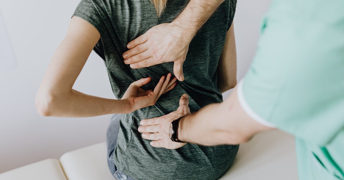 découvrez des techniques et des traitements efficaces pour soulager les douleurs dans le haut du dos. découvrez les causes, les exercices et les conseils d'experts pour améliorer votre posture et accroître votre bien-être.