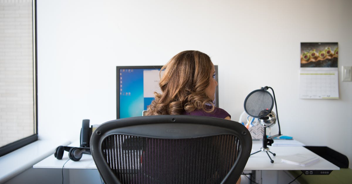 découvrez le confort et le soutien ultimes avec nos chaises ergonomiques, conçues pour favoriser une bonne posture et améliorer la productivité. Parfaites pour une utilisation à la maison ou au bureau, ces chaises allient style et fonctionnalité pour vous garder à l'aise pendant de longues heures de travail.