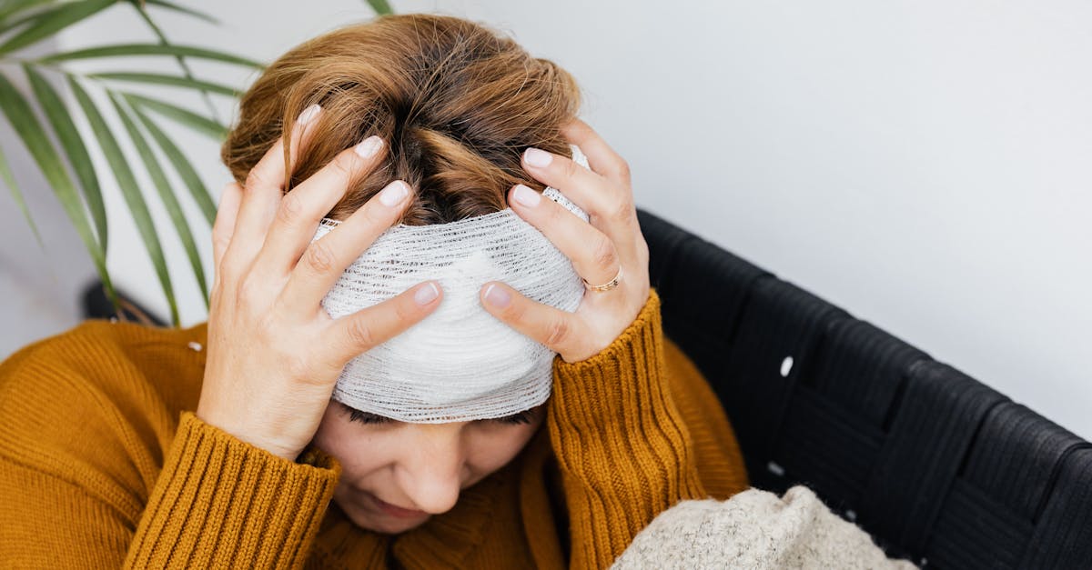 découvrez des stratégies efficaces pour comprendre et gérer les migraines. explorez les causes, les symptômes et les traitements pour aider à soulager la douleur et améliorer votre qualité de vie.