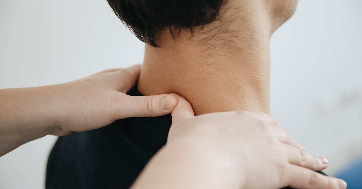 discover effective shoulder pain relief strategies that can help alleviate discomfort and improve mobility. explore treatments, exercises, and tips to soothe your shoulders naturally and reclaim your daily activities.