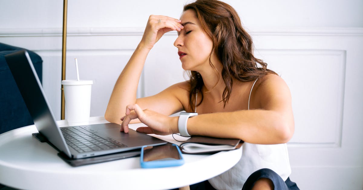 discover the causes and treatments for hormonal headaches. learn how hormonal changes can trigger painful headaches and explore effective strategies to alleviate symptoms and improve your quality of life.