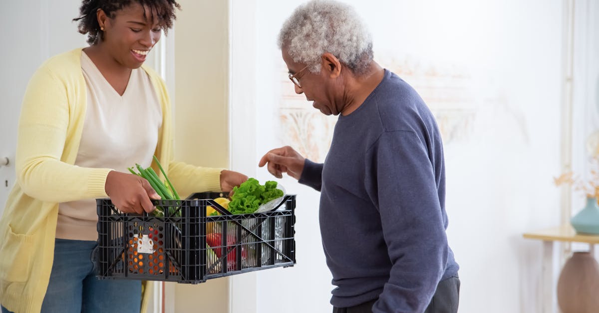 Construire un noyau solide peut offrir un soutien substantiel à votre dos. Incluez des exercices du tronc qui sollicitent les muscles abdominaux et du dos :