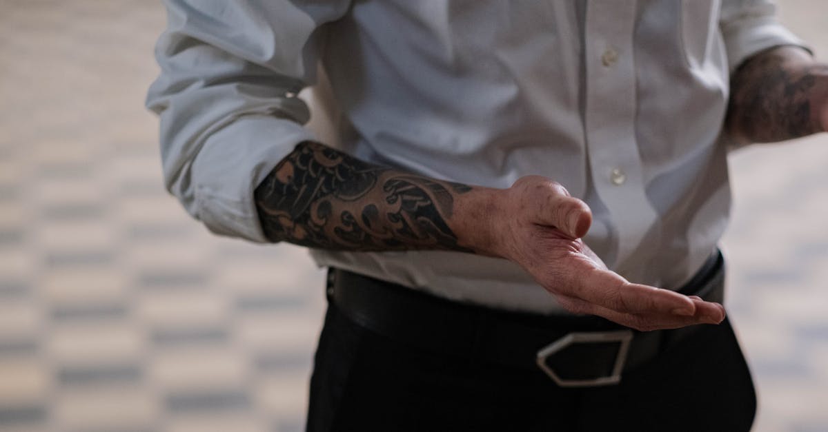 discover the causes, symptoms, and treatments for rotator cuff injuries. learn how to prevent these common shoulder injuries and improve your recovery with expert tips and exercises.