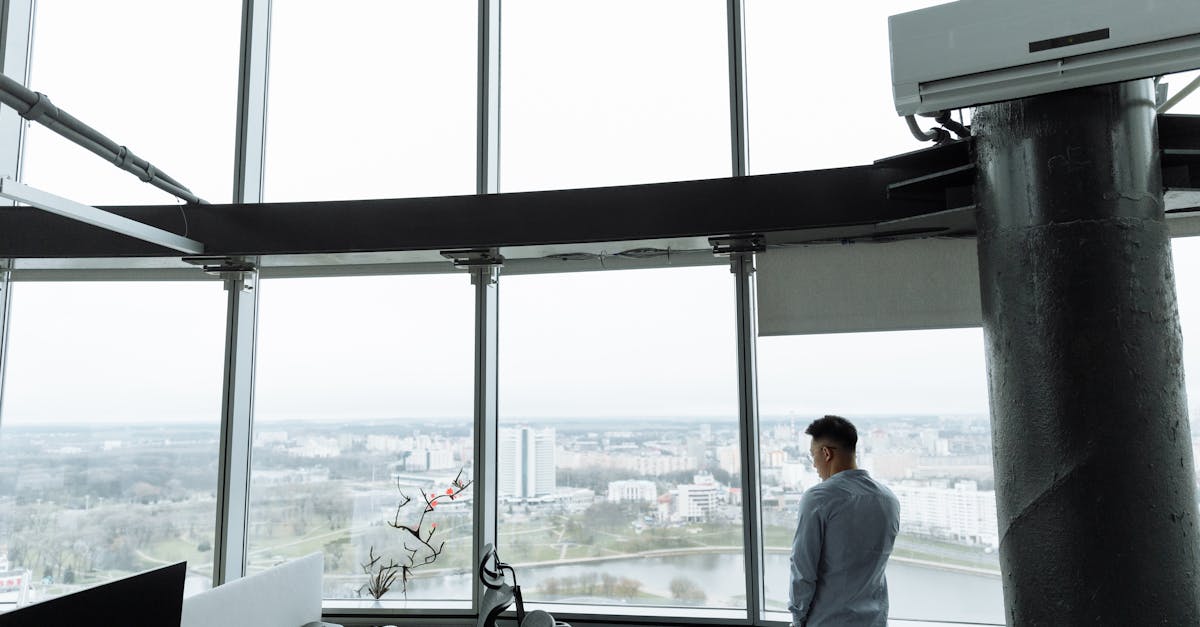 Intégrez des activités comme le yoga ou le Pilates qui se concentrent sur le renforcement musculaire et l'alignement général.