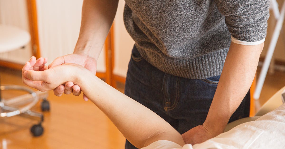 Aide les clients à jouer un rôle actif dans leur rétablissement.