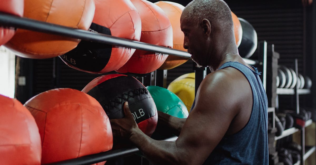 Soutenez votre tronc : Soutenir votre colonne vertébrale avec des muscles abdominaux contractés améliore la stabilité et la force.