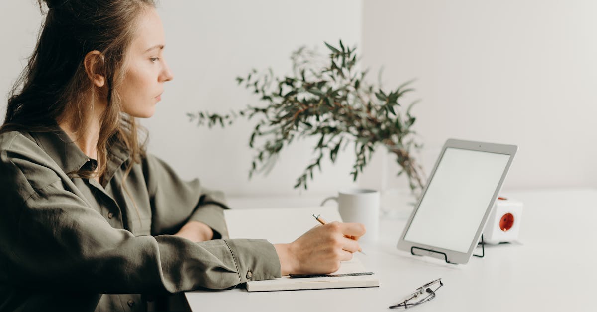 Depuis que j'ai intégré Pulse Align à ma routine quotidienne, j'ai constaté une amélioration significative de ma productivité globale à mon bureau debout. Leur approche unique met non seulement l'accent sur la posture, mais réveille également la capacité naturelle de mon corps à se rééquilibrer et à retrouver son équilibre. Je me sens plus énergique et concentrée tout au long de ma journée de travail, ce qui a eu un impact notable sur ma performance. Les clients de