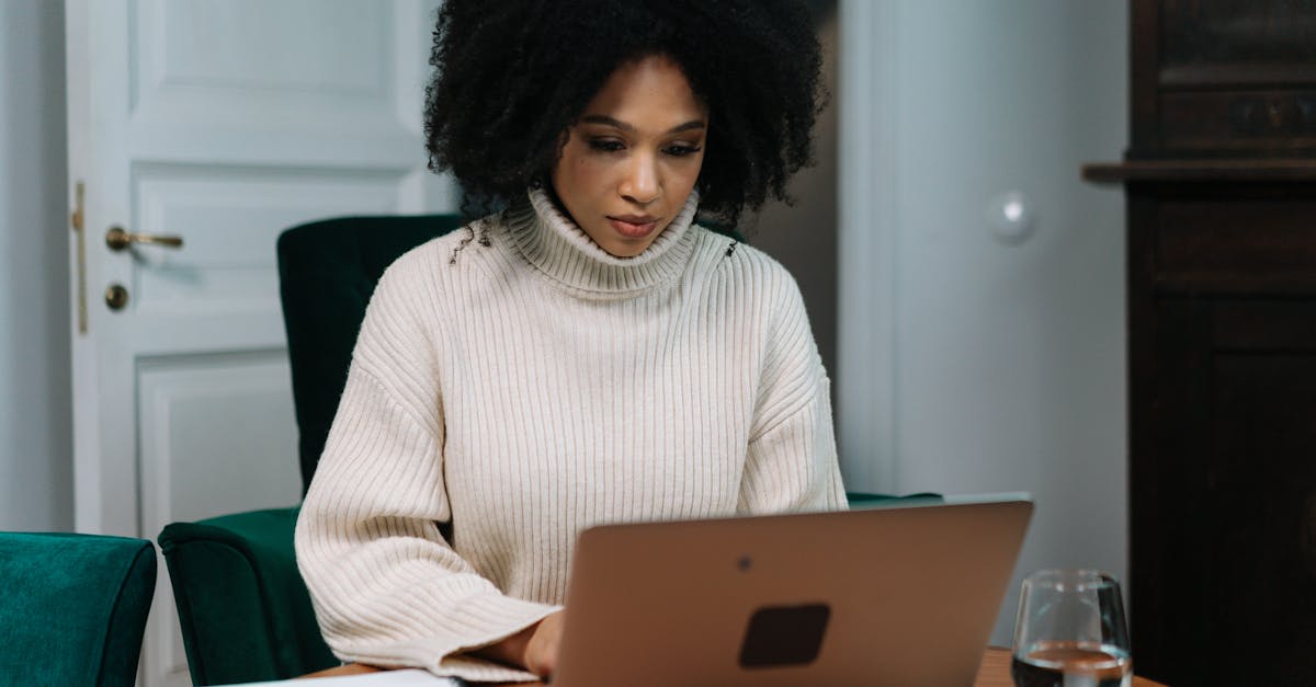 discover the causes, symptoms, and effective solutions for tech neck. learn how to prevent neck pain from prolonged device use and improve your posture today.